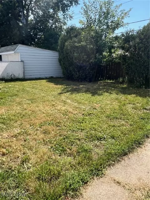 Exterior - 330 E 264th St, Euclid, OH 44132 photo 2 of 2