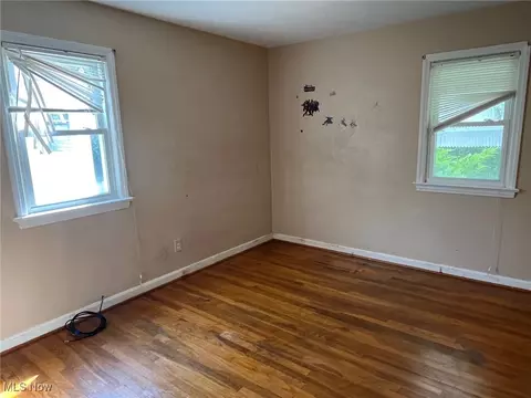 Bedroom - 330 E 264th St, Euclid, OH 44132 photo 2 of 5