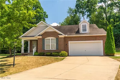 6464 Harness Cir NE, Canton, OH 44721