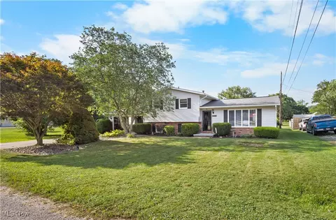 1549 Boyd St, Uhrichsville, OH 44683