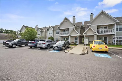 22687 Lenox Dr #612, Fairview Park, OH 44126
