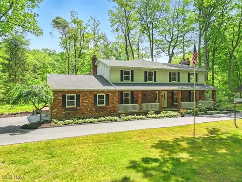 7965 Jill Dr, Sagamore Hills, OH 44067
