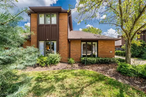 7 Brandon Pl, Rocky River, OH 44116