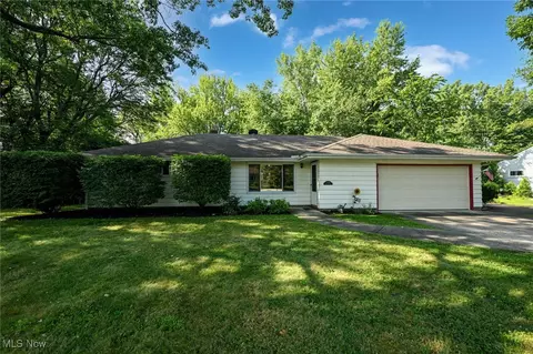 7030 Westview Dr, Brecksville, OH 44141
