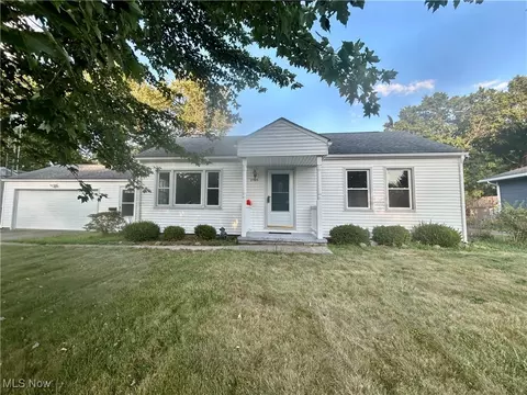 2905 Penny Ln, Austintown, OH 44515