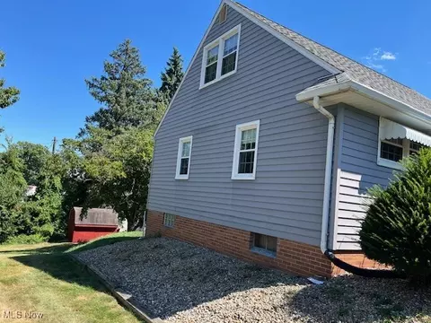 Exterior - 2520 Clarendon Ave NW, Canton, OH 44708 photo 3 of 3