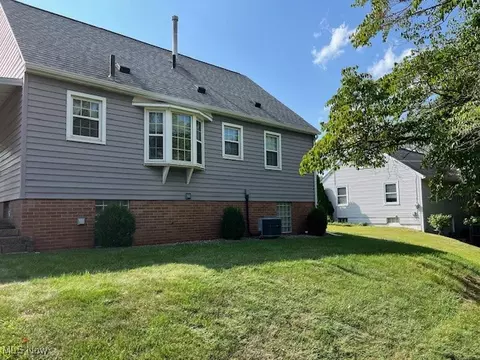 Exterior - 2520 Clarendon Ave NW, Canton, OH 44708 photo 2 of 3