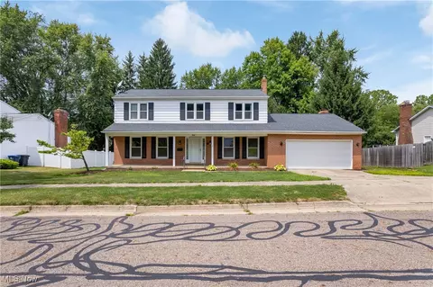 1041 Winhurst Dr, Akron, OH 44313