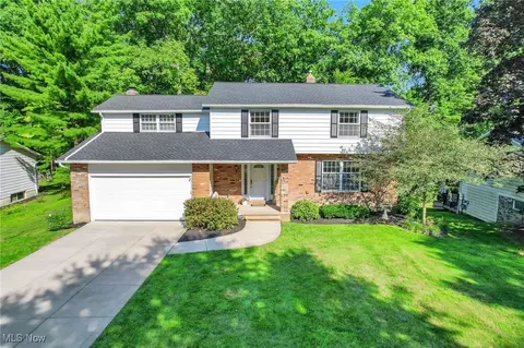 38120 Fox Run Dr, Solon, OH 44139