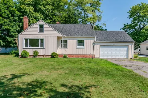 6015 Wilson Mills Rd, Highland Heights, OH 44143
