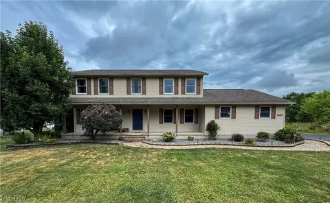 4940 E Calla Rd, New Middletown, OH 44442
