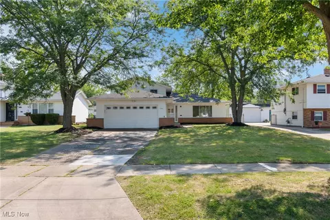 5981 Marra Dr, Bedford Heights, OH 44146