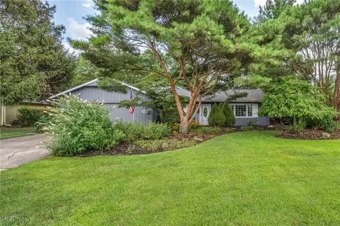 5659 Creekside Ln, North Ridgeville, OH 44039