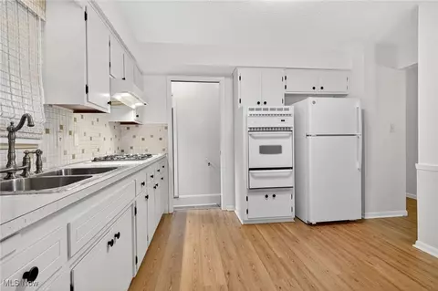371 E 266th St, Euclid, OH 44132 photo 6