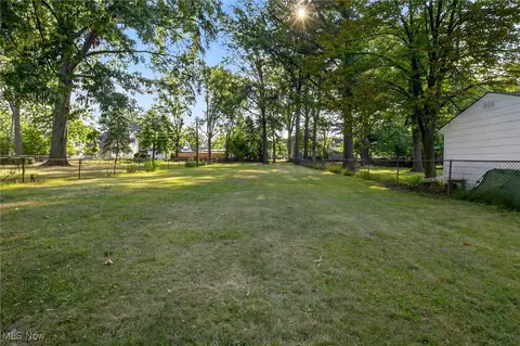 371 E 266th St, Euclid, OH 44132 photo 3