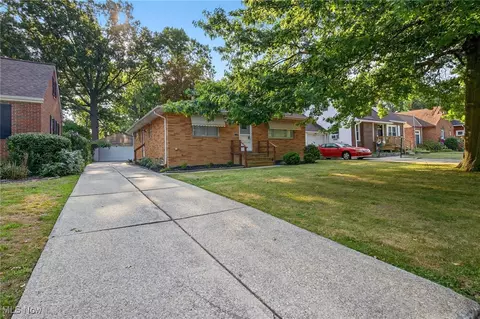 371 E 266th St, Euclid, OH 44132 photo 2