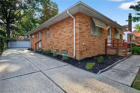 371 E 266th St, Euclid, OH 44132 photo 4