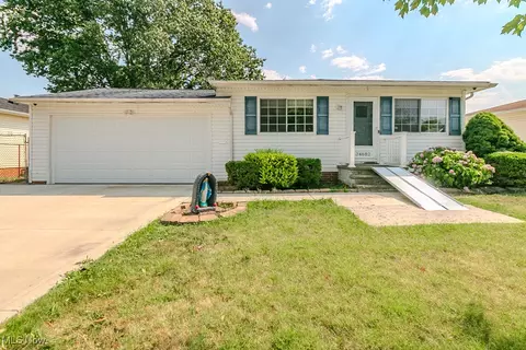 34682 Iris Ln, Eastlake, OH 44095
