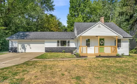 7540 Hickory Rd, Oakwood Village, OH 44146