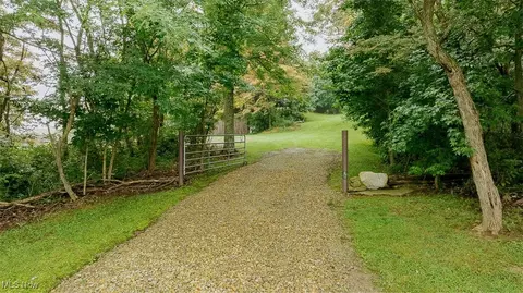 46701 Stumptown Rd, Cadiz, OH 43907