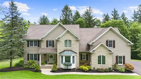 11215 Beechnut Ln, Chardon, OH 44024