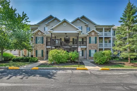 14942 Lenox Dr, Strongsville, OH 44136