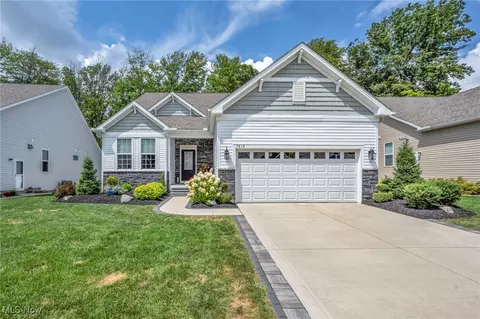 7818 Hunting Lake Dr, Concord, OH 44077