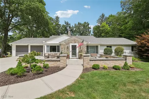 2451 Falmouth Rd, Fairlawn, OH 44333