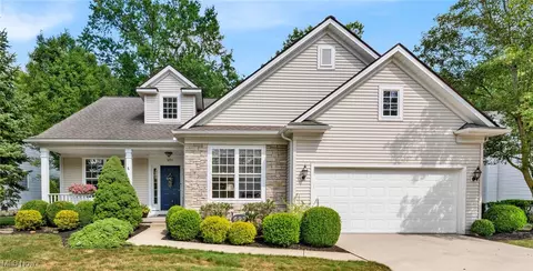 693 Coronado Cir, Avon Lake, OH 44012