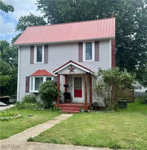 554 Sandusky St, Conneaut, OH 44030