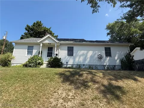 1755 Newton St, Akron, OH 44305