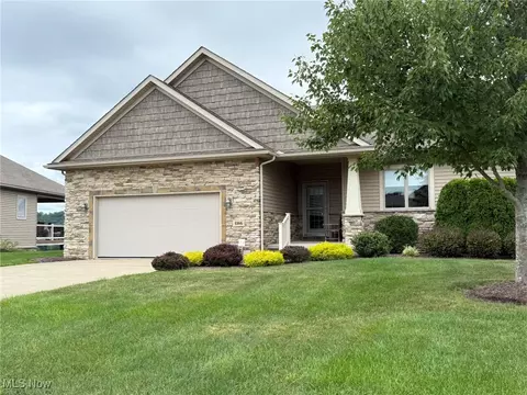 1166 Pine Bluff Dr NE, New Philadelphia, OH 44663