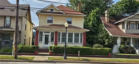 641 Carolina Ave, Chester, WV 26034