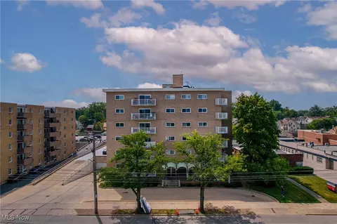 14567 Madison Ave #603, Lakewood, OH 44107