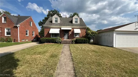 7475 Lanier Dr, Middleburg Heights, OH 44130