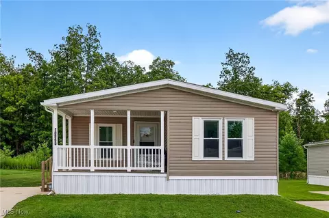 10965 Kenny Dr, Chardon, OH 44024