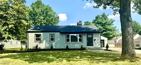 459 Holly St, Canfield, OH 44406