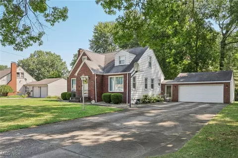 2821 S Schenley Ave, Youngstown, OH 44511