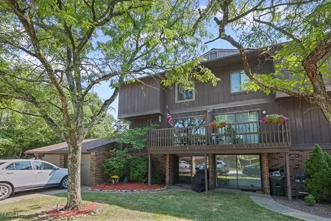 7306 Creekwood Dr, North Royalton, OH 44133
