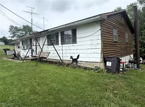 2870 Cody Dr, Zanesville, OH 43701