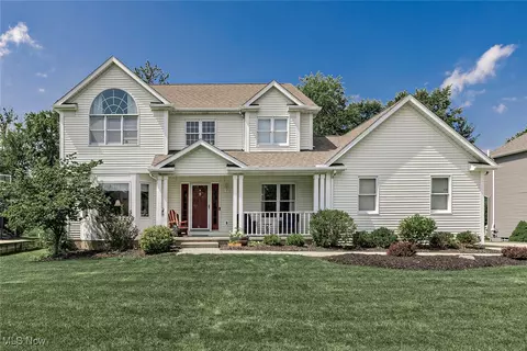 565 Walnut Ridge Trl, Aurora, OH 44202