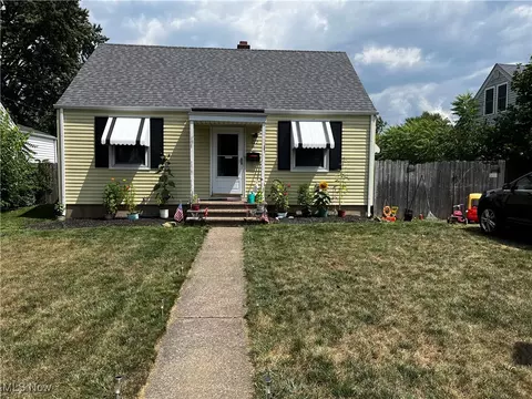 777 Warwick Dr, Sheffield Lake, OH 44054