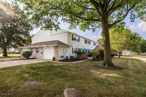 41 Warrington Ln, Concord, OH 44060
