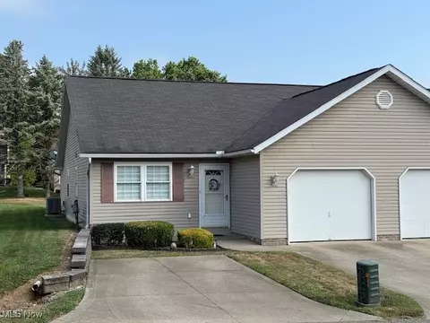 573 Steele Hill Rd NW, New Philadelphia, OH 44663