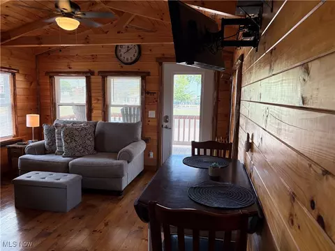 Living - 5919 Lake Rd W #7, Ashtabula, OH 44004 photo 2 of 2