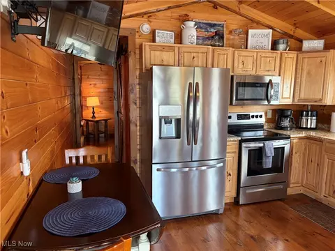 Kitchen - 5919 Lake Rd W #7, Ashtabula, OH 44004 photo 3 of 4