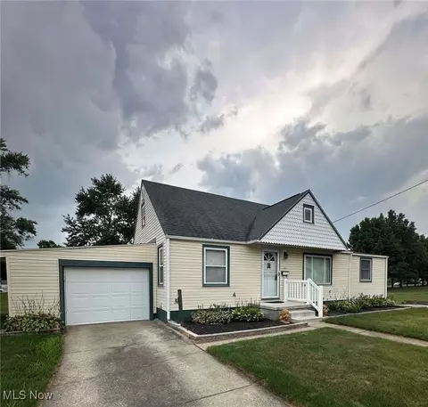 201 Parkview Ave NW, North Canton, OH 44720