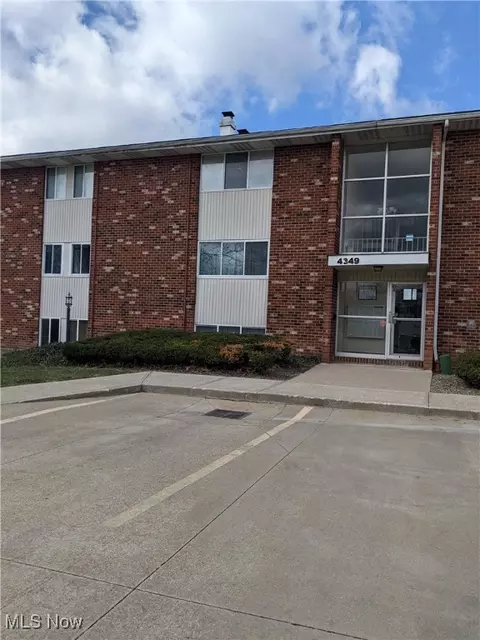 4349 Inner Circle Dr #A5, Brunswick, OH 44212