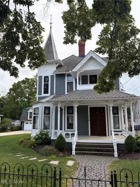 236-238 W Liberty St, Medina, OH 44256