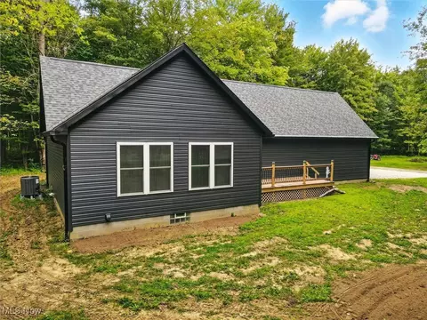 4361 Middle Rd, Conneaut, OH 44030